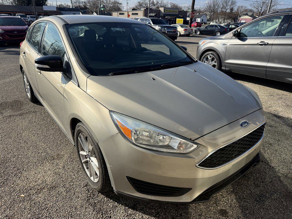 Used 2015 Ford Focus SE FWD image 1