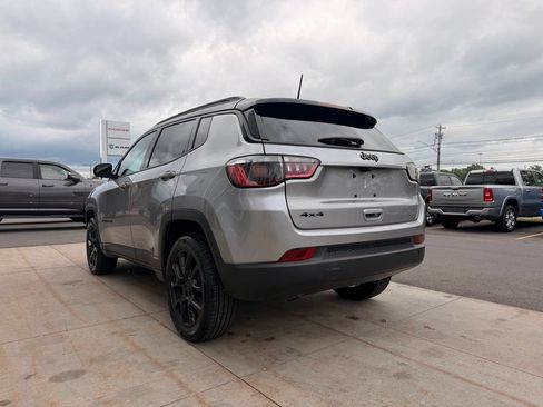 Used 2023 Jeep Compass Latitude AWD/4WD image 4