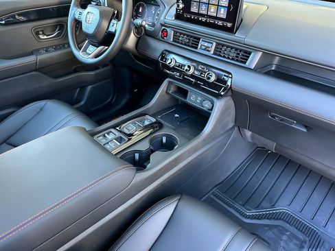New 2025 Honda Pilot TrailSport image 18