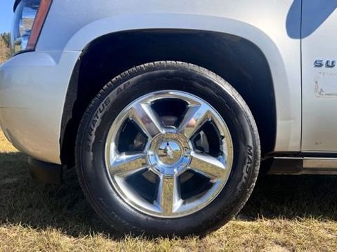 Used 2013 Chevrolet Suburban LTZ image 11