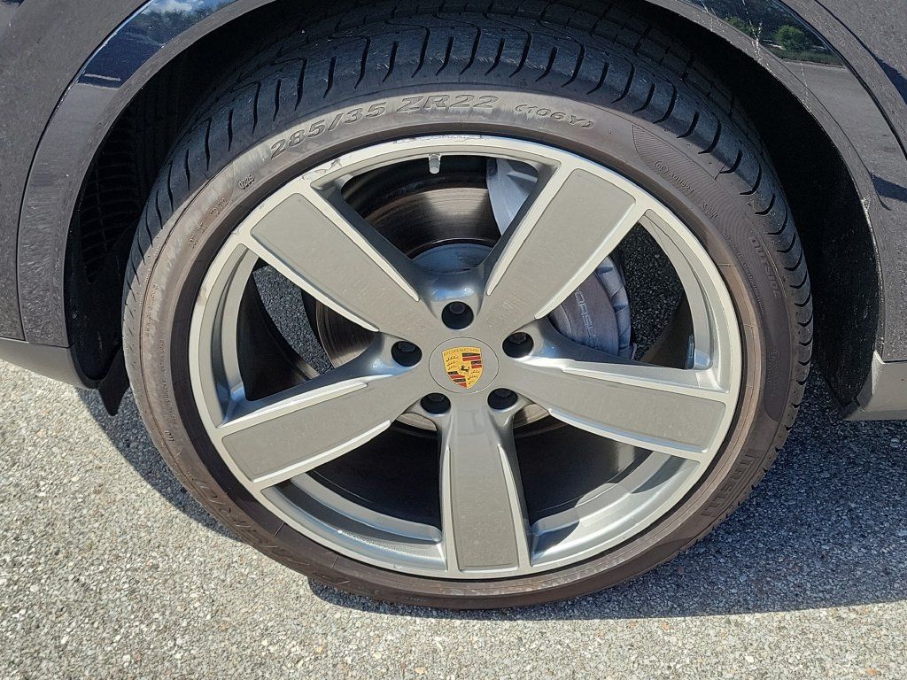 Certified 2019 Porsche Cayenne AWD/4WD image 12