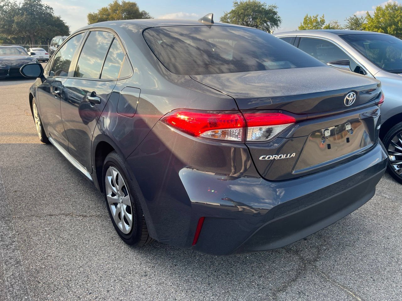 Used 2025 Toyota Corolla LE FWD image 6