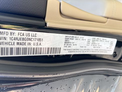 Used 2022 Jeep Grand Cherokee Limited RWD image 32