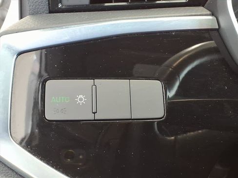 Used 2022 Audi Q3 2.0T Premium w/ Convenience Package image 11