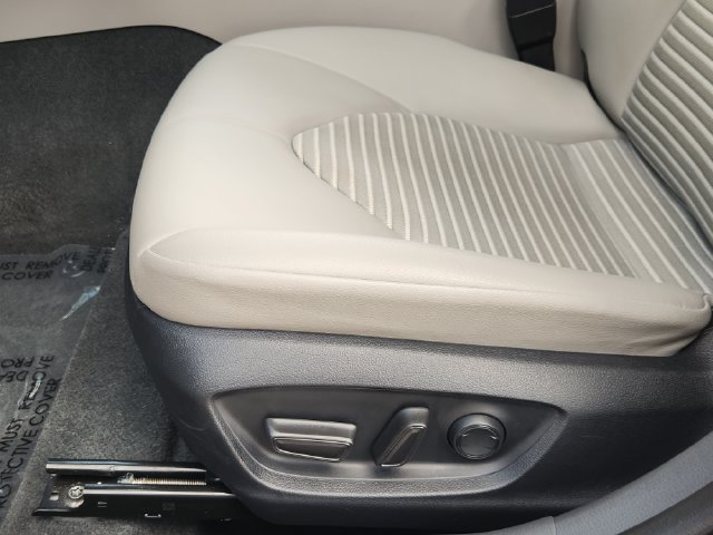 Used 2023 Toyota Camry SE FWD image 18