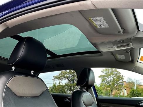 Used 2022 Volkswagen Taos SEL image 26