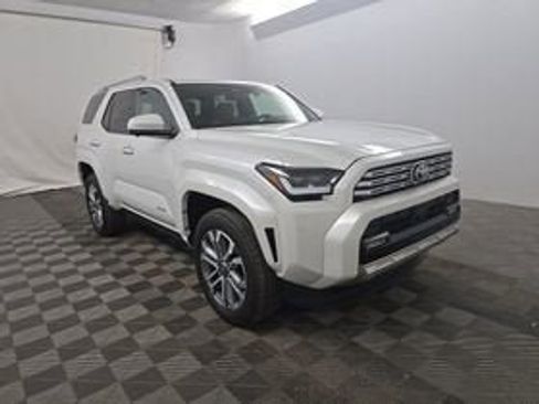 Used 2025 Toyota 4Runner Limited AWD/4WD image 2