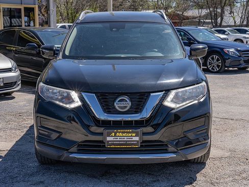Used 2019 Nissan Rogue SV image 2