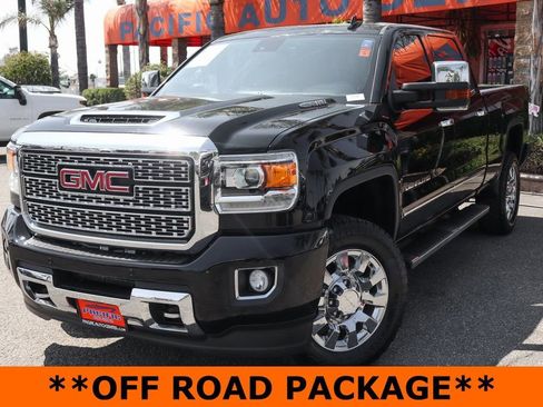Used 2018 GMC Sierra 2500 Denali w/ Duramax Plus Package image 4