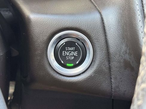 Used 2023 GMC Yukon XL SLT w/ SLT Luxury Package image 20