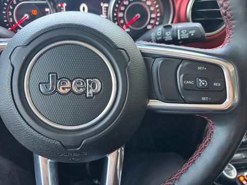 Used 2022 Jeep Wrangler Unlimited Rubicon w/ LED Lighting Group AWD/4WD image 30