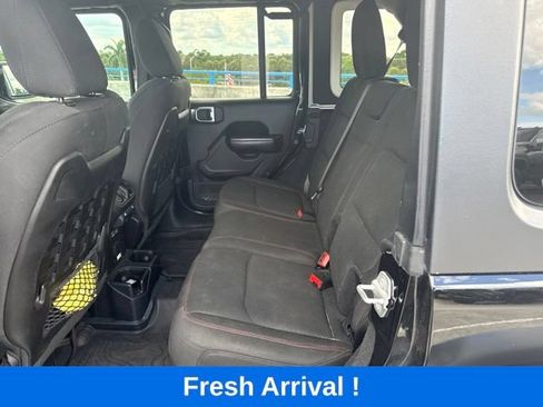 Used 2019 Jeep Wrangler Unlimited Rubicon AWD/4WD image 3