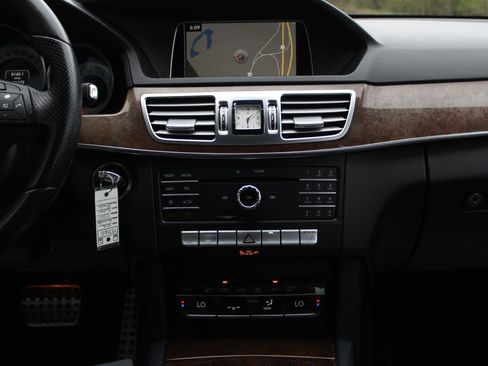 Used 2016 Mercedes-Benz E 350 4MATIC Sedan image 21