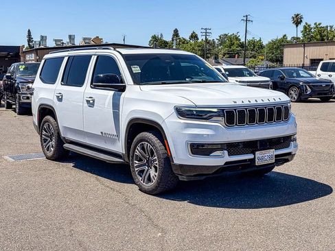 Used 2023 Jeep Wagoneer 4WD w/ Premium Group I image 5