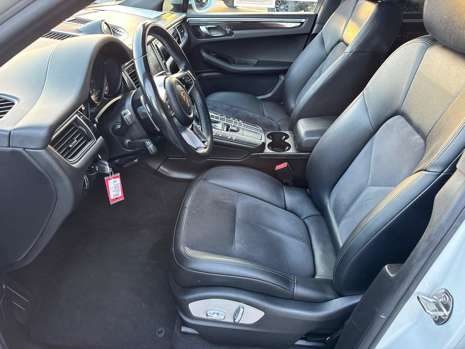 Used 2018 Porsche Macan AWD/4WD image 25