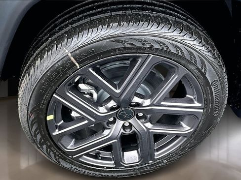 New 2026 Jeep Compass Latitude image 12