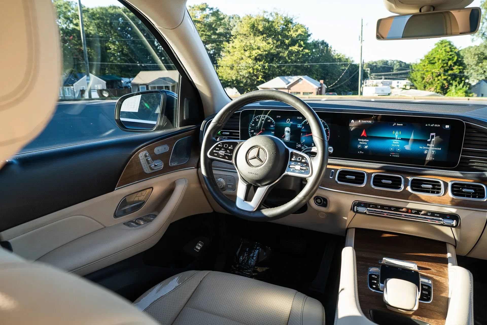 Used 2020 Mercedes-Benz GLE 350 4MATIC w/ Premium Package image 33