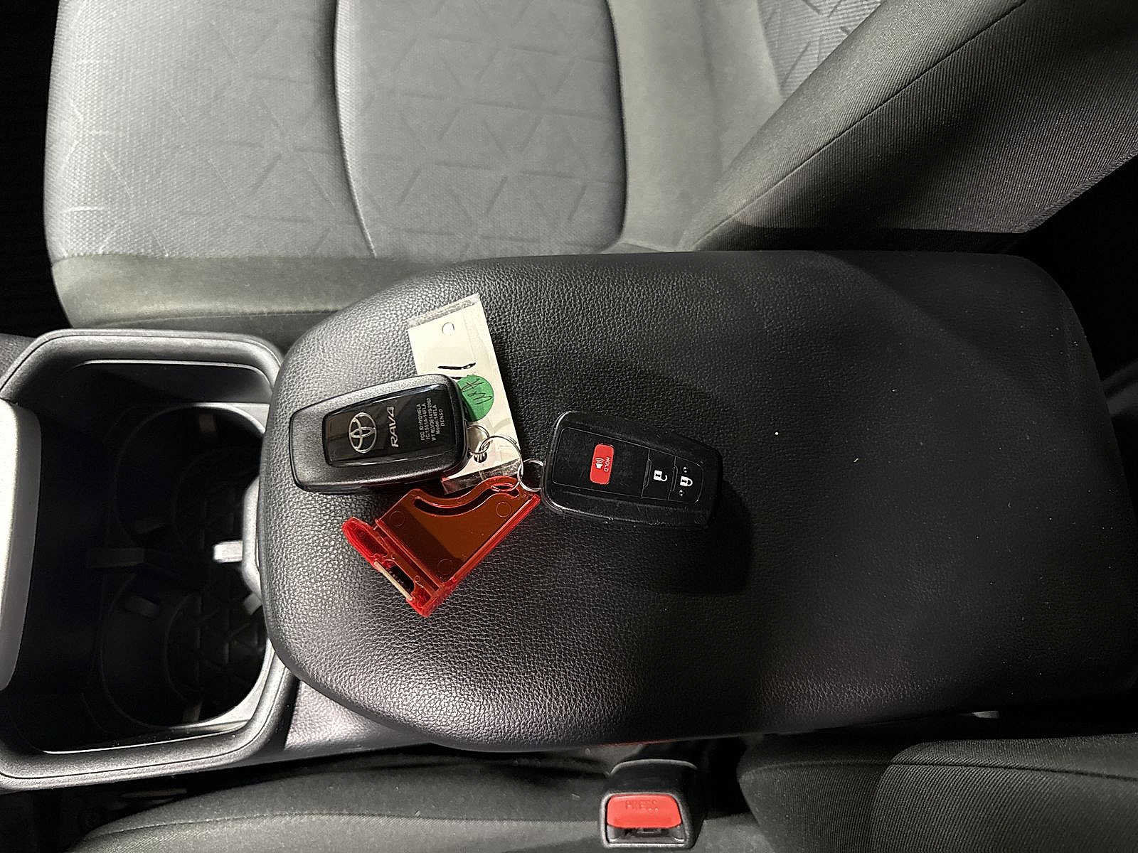 Certified 2025 Toyota RAV4 XLE AWD/4WD image 31