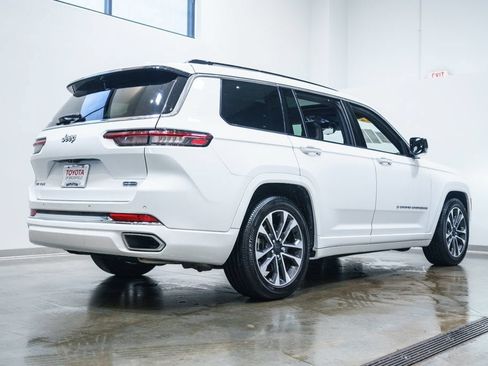 Used 2022 Jeep Grand Cherokee L Overland w/ Luxury Tech Group IV AWD/4WD image 9