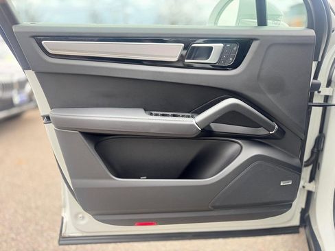 Used 2023 Porsche Cayenne S Platinum image 11