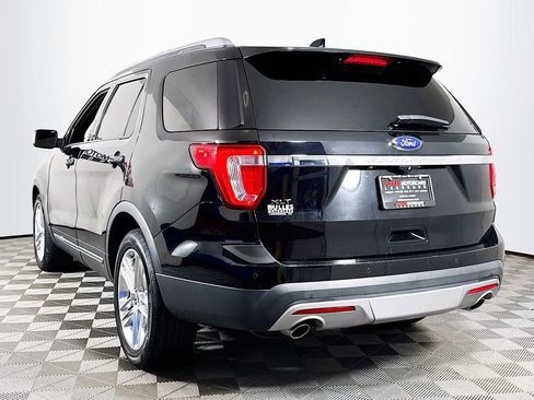 Used 2017 Ford Explorer XLT w/ Equipment Group 202A image 5