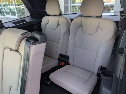 New 2026 Volvo XC90 B5 Core AWD/4WD image 17