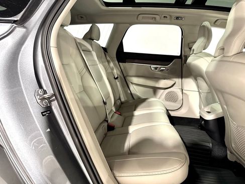 Used 2020 Volvo V90 T6 Cross Country image 33