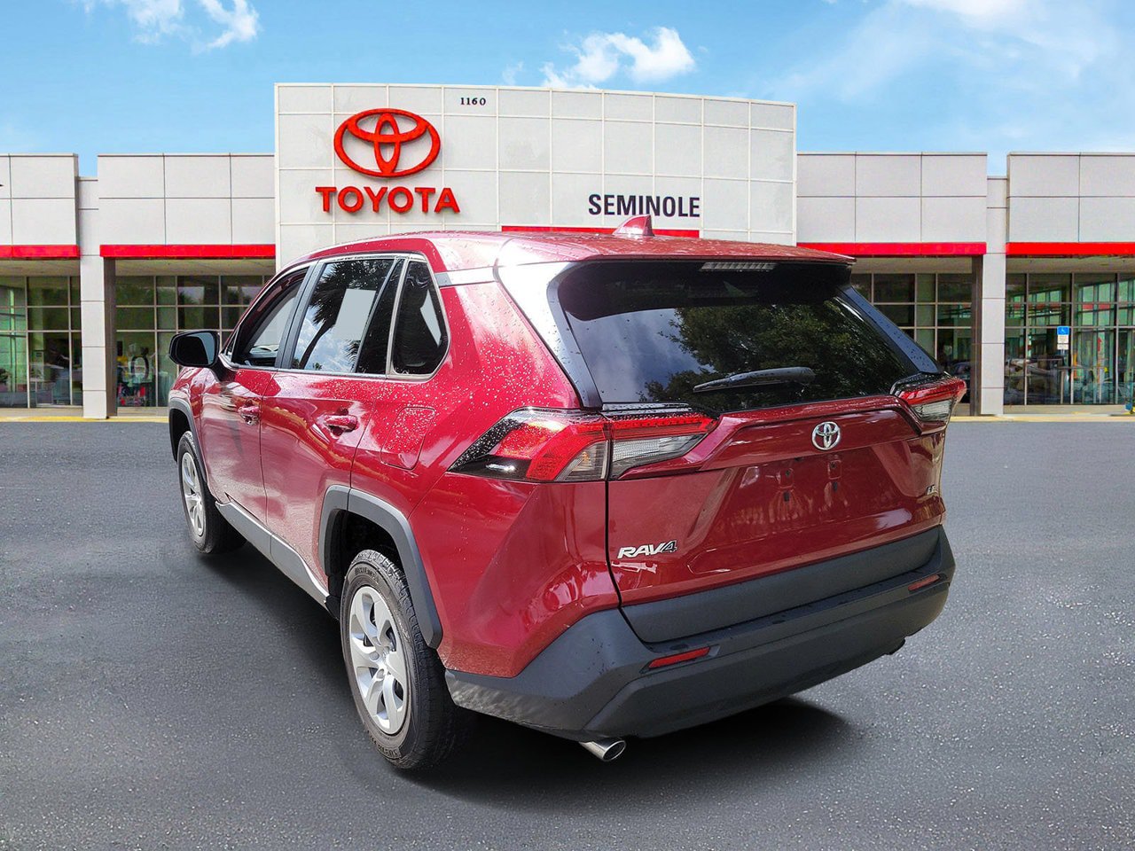 Used 2023 Toyota RAV4 LE FWD image 4