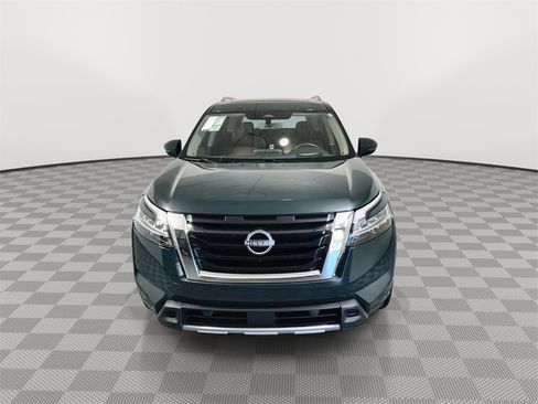 Used 2023 Nissan Pathfinder Platinum image 3