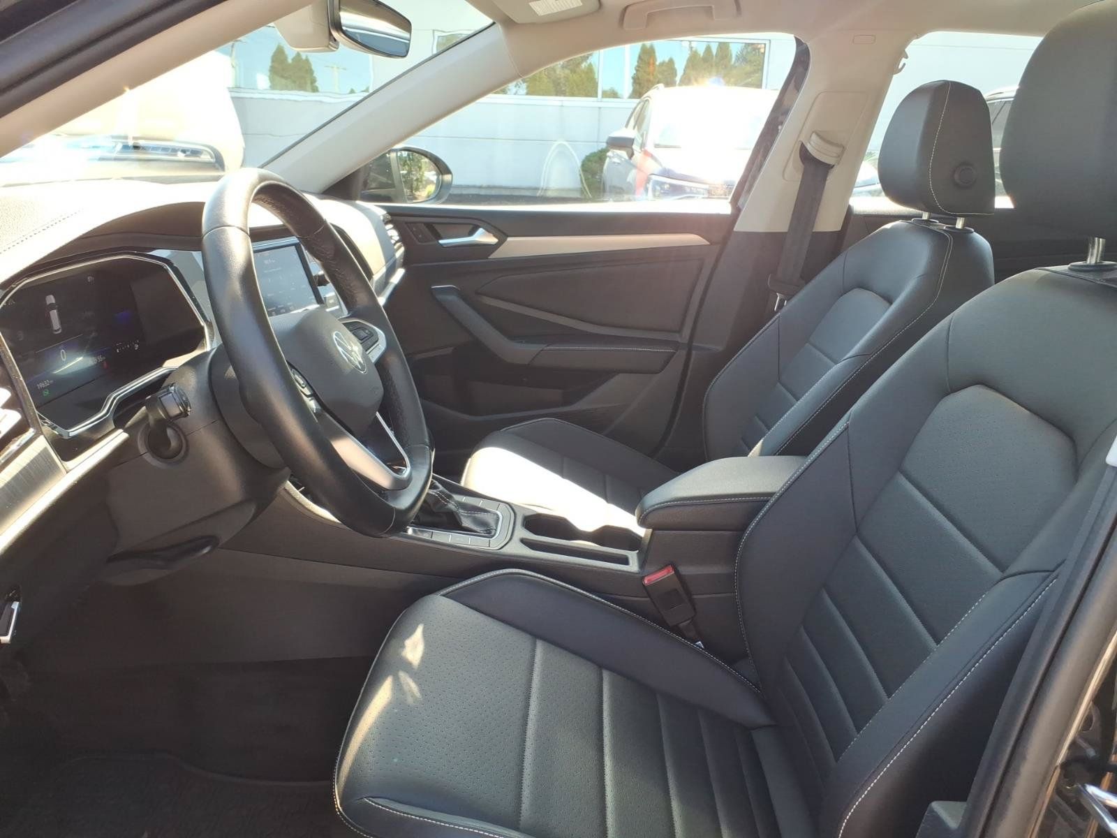 Certified 2023 Volkswagen Jetta SE w/ Panoramic Sunroof Package FWD image 12