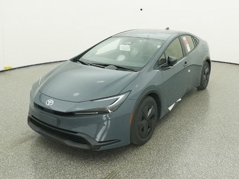 New 2026 Toyota Prius LE image 3