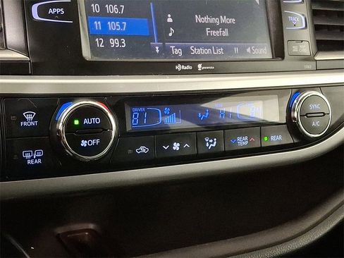 Used 2014 Toyota Highlander XLE image 18