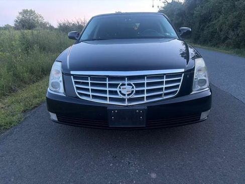 Used 2011 Cadillac DTS Limousine FWD image 4