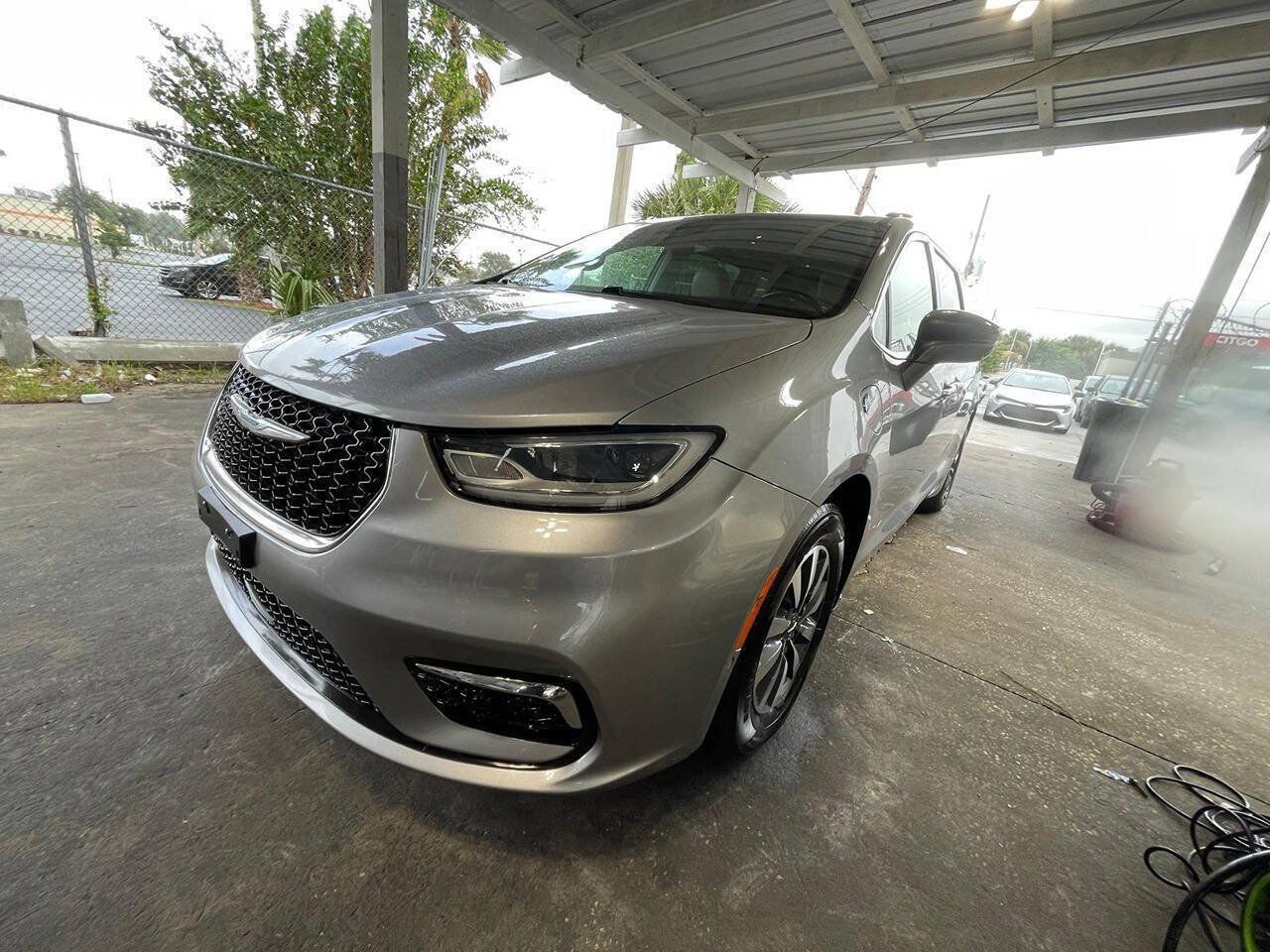 Used 2021 Chrysler Pacifica Touring-L FWD image 18