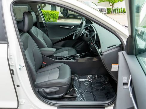 New 2026 Kia Niro Wind FWD image 10