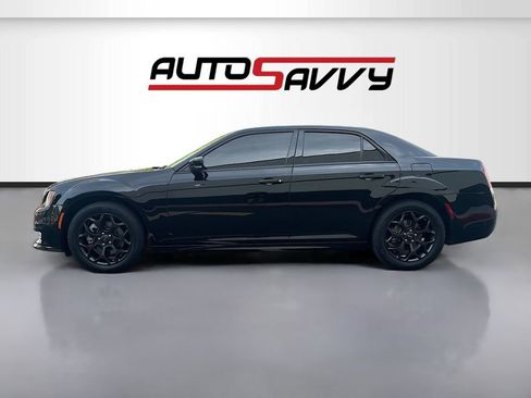 Used 2023 Chrysler 300 Touring L w/ Popular Equipment Group image 4