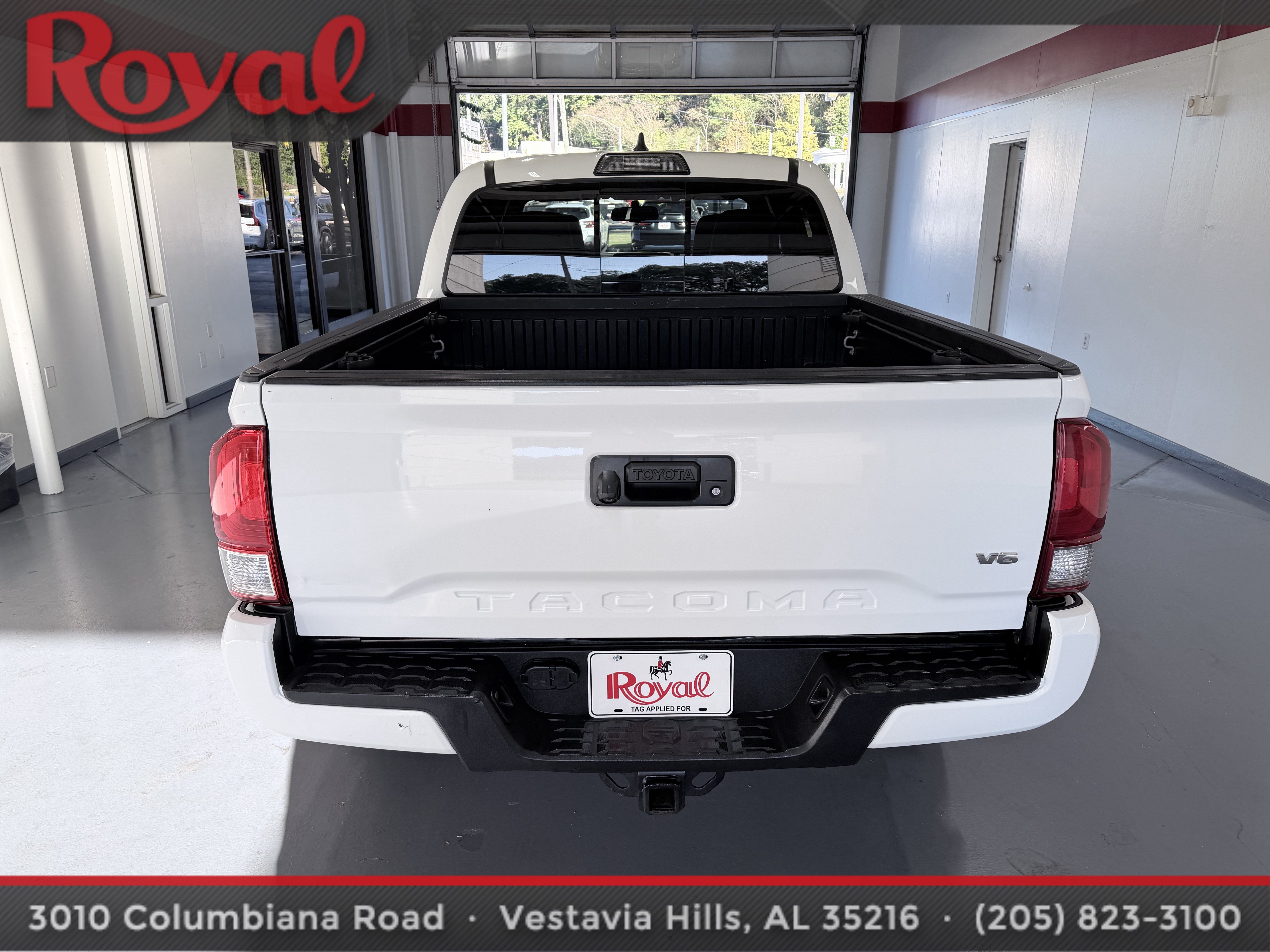 Used 2017 Toyota Tacoma TRD Sport w/ Tow Package RWD image 5
