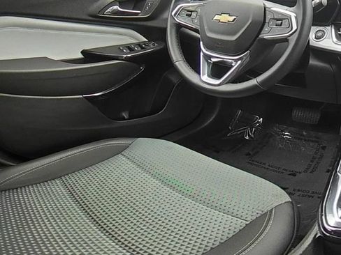Used 2025 Chevrolet Trax LT w/ LT Convenience Package FWD image 24