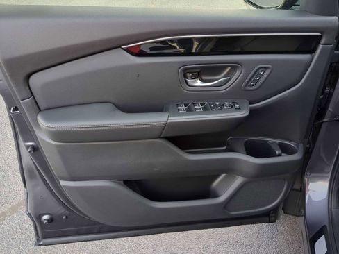 New 2025 Honda Pilot EX-L image 11