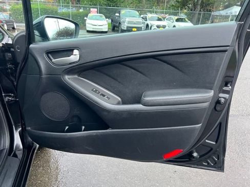 Used 2017 Kia Forte LX image 31