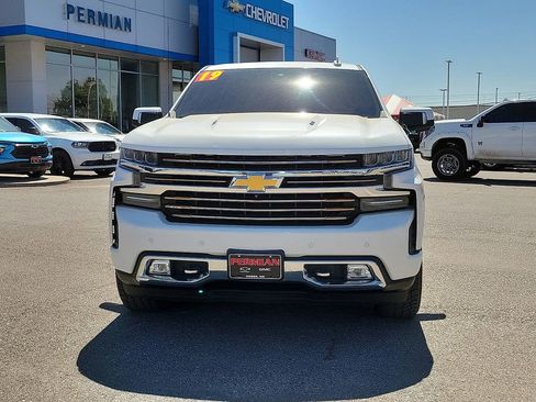Used 2019 Chevrolet Silverado 1500 High Country w/ Technology Package AWD/4WD image 3