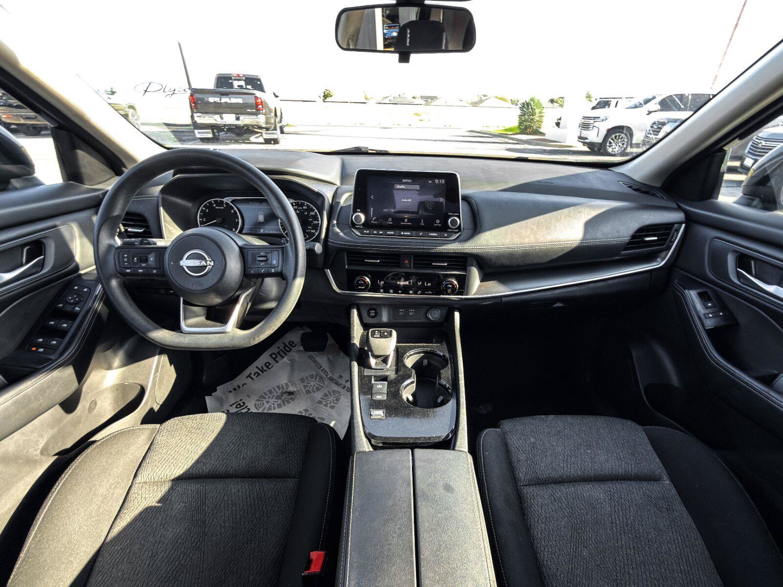 Used 2024 Nissan Rogue SV FWD image 15
