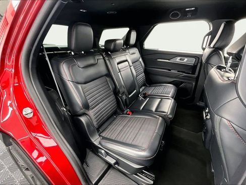 Certified 2025 Ford Explorer ST-Line w/ ST-Line Street Pack image 27