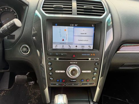 Used 2017 Ford Explorer Platinum AWD/4WD image 29