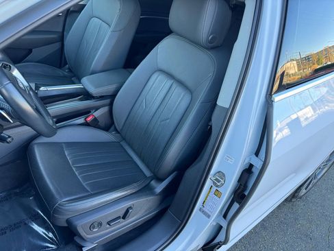 Used 2021 Audi e-tron Premium Plus w/ Premium Plus Package image 26