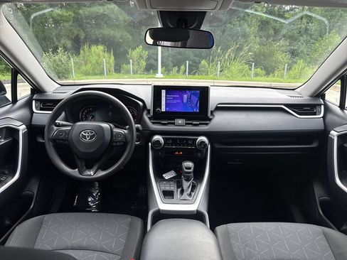 Used 2025 Toyota RAV4 XLE AWD/4WD image 16