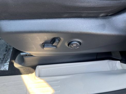 Used 2024 Chrysler Voyager LX FWD image 18