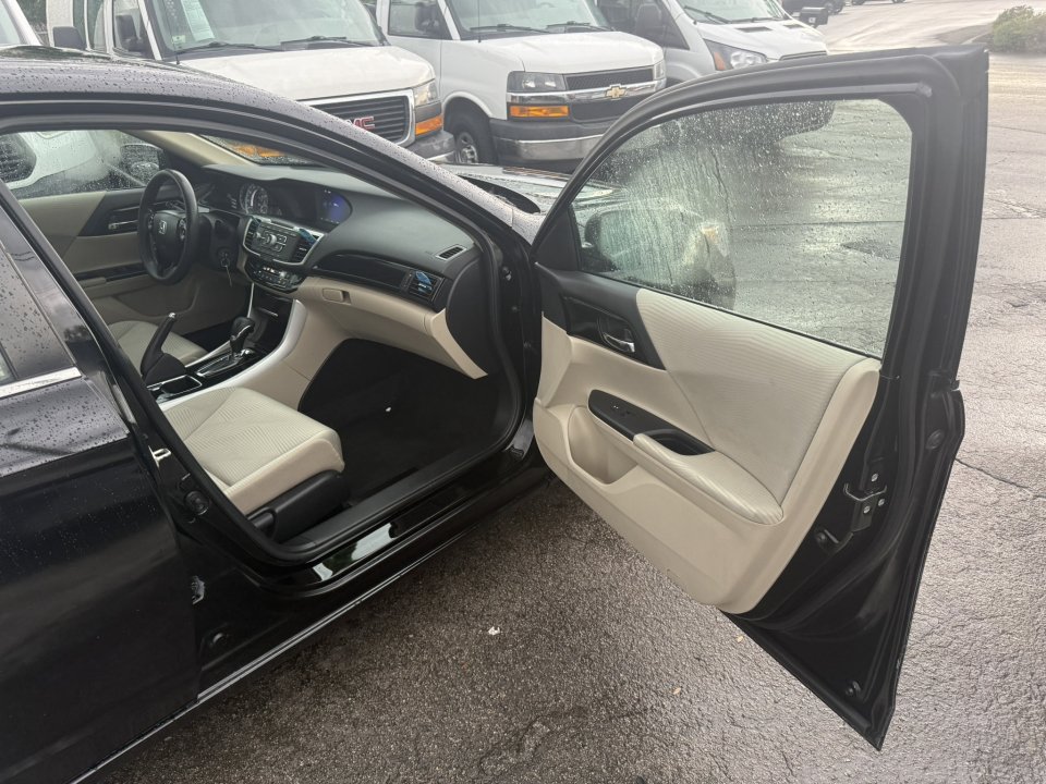 Used 2017 Honda Accord LX image 11