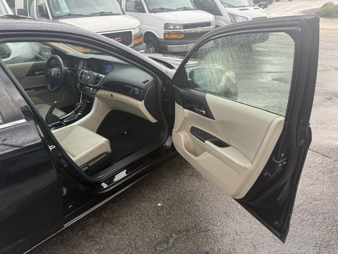 Used 2017 Honda Accord LX image 11