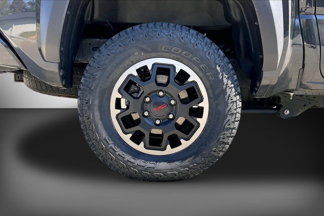 Used 2025 Toyota Tacoma TRD Off-Road AWD/4WD image 37
